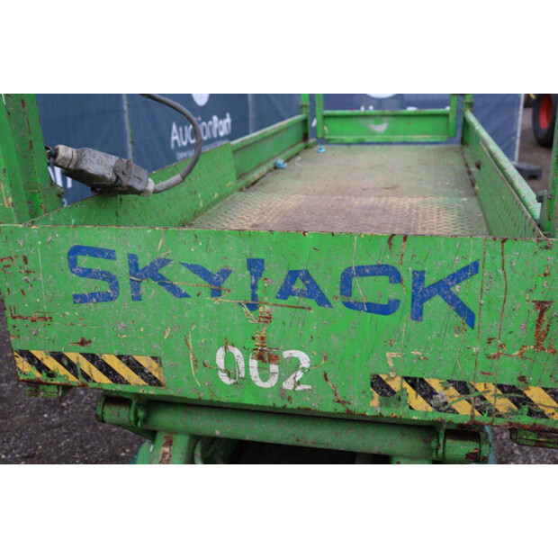 1998 SkyJack SJ 3220-44473826
