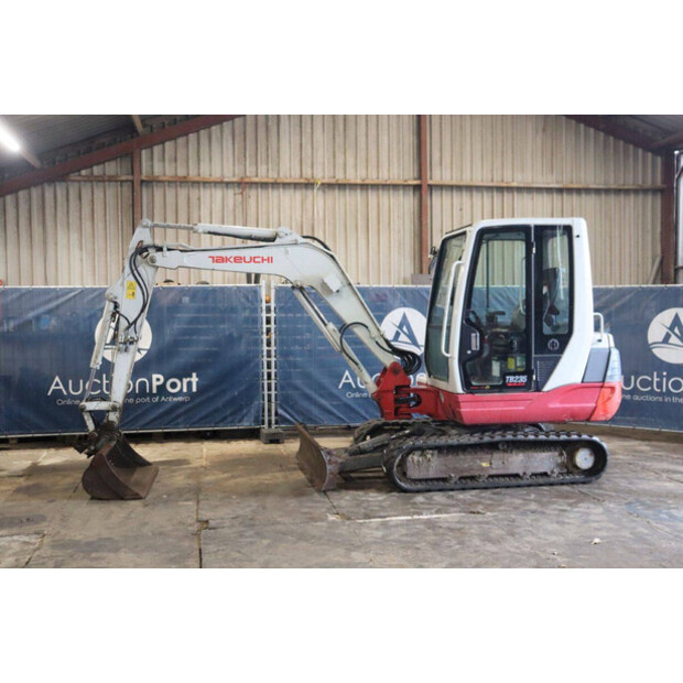 2011 تاكوتشي TB235-44474080