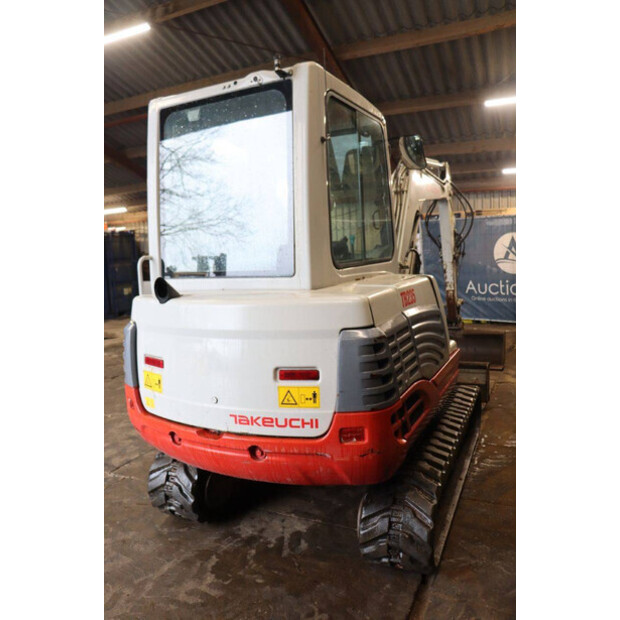 2011 تاكوتشي TB235-44474085