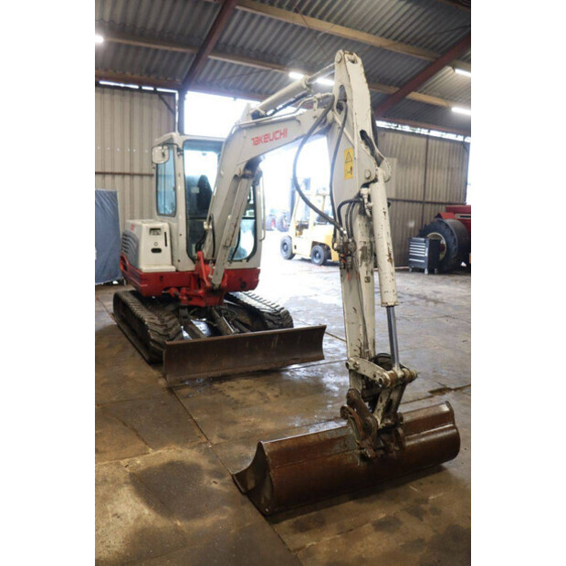 2011 تاكوتشي TB235-44474086