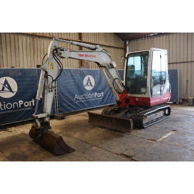 2011 تاكوتشي TB235-44474088