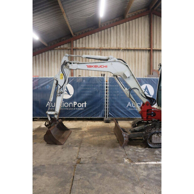 2011 تاكوتشي TB235-44474089