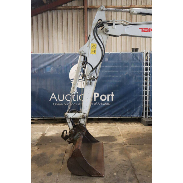 2011 تاكوتشي TB235-44474090