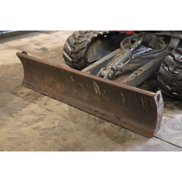 2011 تاكوتشي TB235-44474092