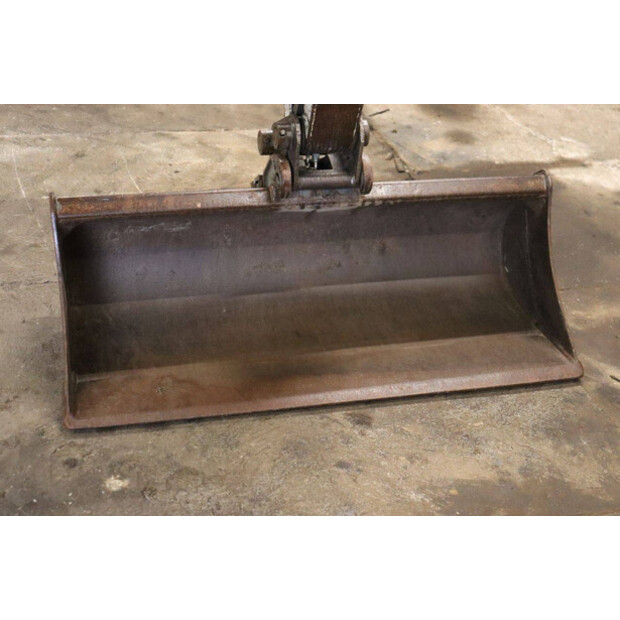 2011 تاكوتشي TB235-44474093