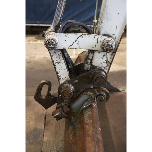 2011 تاكوتشي TB235-44474094