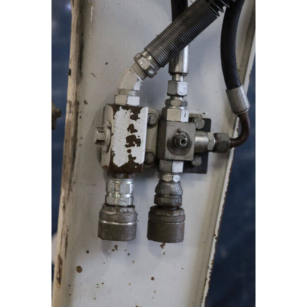 2011 تاكوتشي TB235-44474095