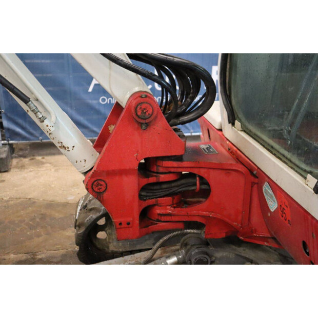 2011 تاكوتشي TB235-44474098