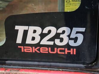 2011-takeuchi-tb235-1397491-44474101
