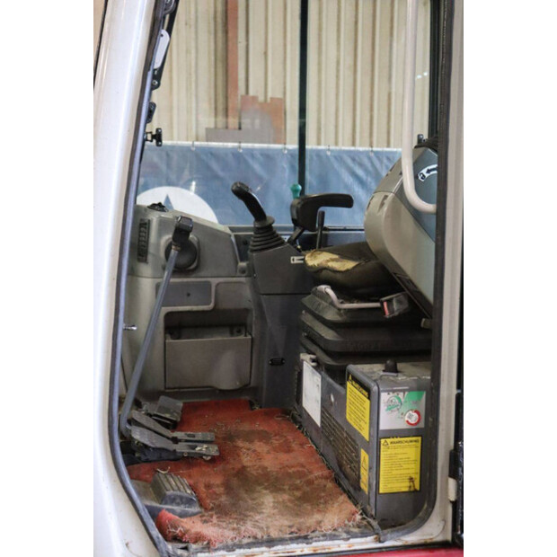 2011 تاكوتشي TB235-44474107