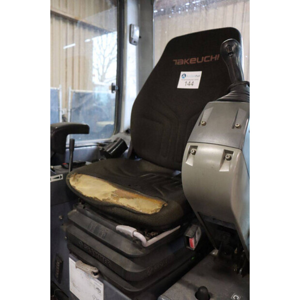 2011 تاكوتشي TB235-44474108