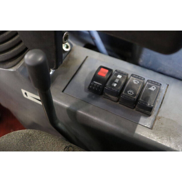 2011 تاكوتشي TB235-44474113