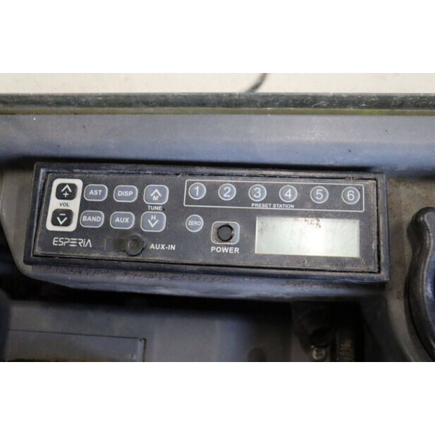 2011 تاكوتشي TB235-44474114