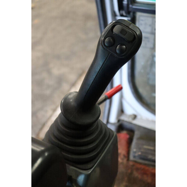 2011 تاكوتشي TB235-44474116