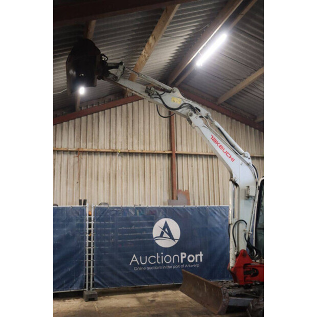 2011 تاكوتشي TB235-44474120