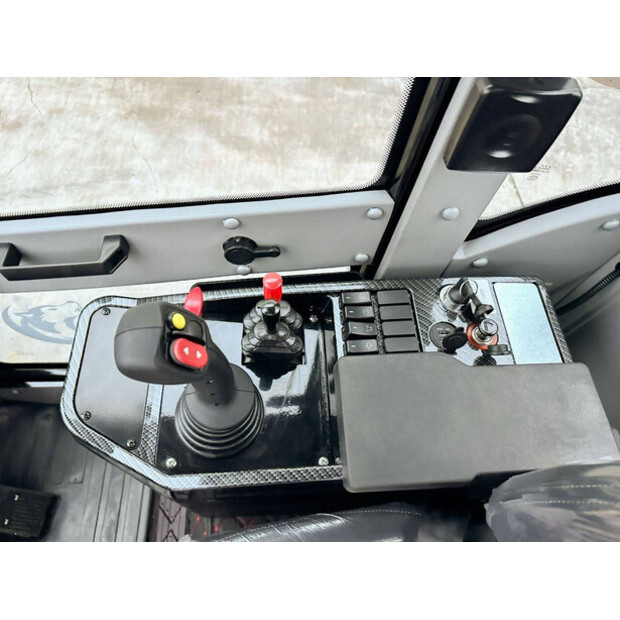 2025 وولف WL825T-44474256