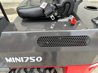 2025-wolf-mini-750-1397499-44474486