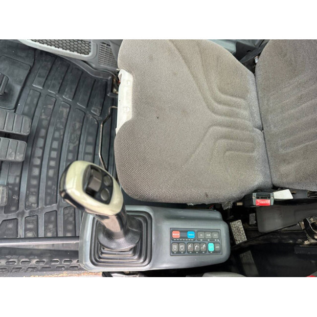 2018 بوبكات E85-44474638