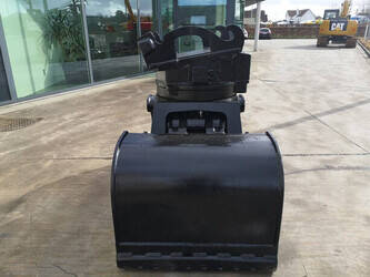 2020-caterpillar-595-1393-1397518-44475000