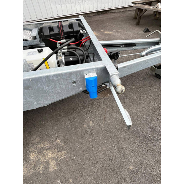 2025 Variant OTHERS-44475202