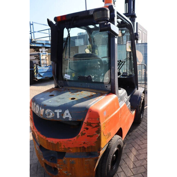 2012 Toyota 02-8FDF30-44475256