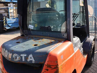 2012-toyota-02-8fdf30-1397534-44475256