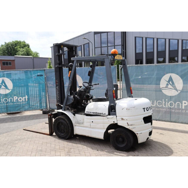 1997 Toyota 62-6FDF30-44475261