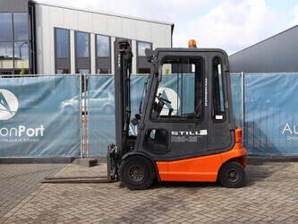 2000-still-r60-25-1397547-44475715