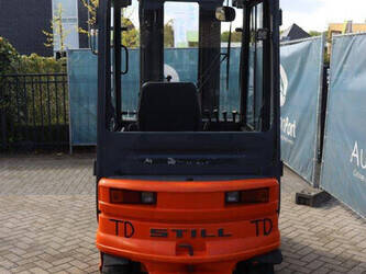 2000-still-r60-25-1397547-44475718