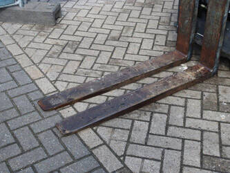 2000-still-r60-25-1397547-44475723