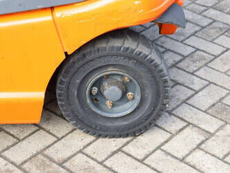 2000-still-r60-25-1397547-44475727