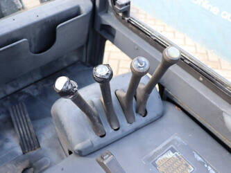 2000-still-r60-25-1397547-44475733