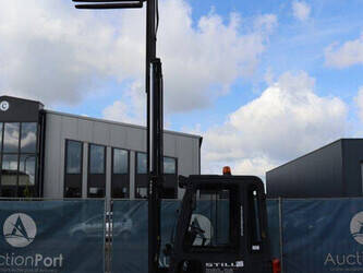 2000-still-r60-25-1397547-44475738