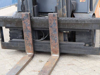 2002-still-r60-30-1397548-44475751