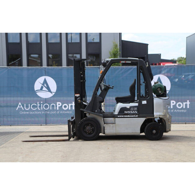 2005 نيسان UD02A25PQ-44476213