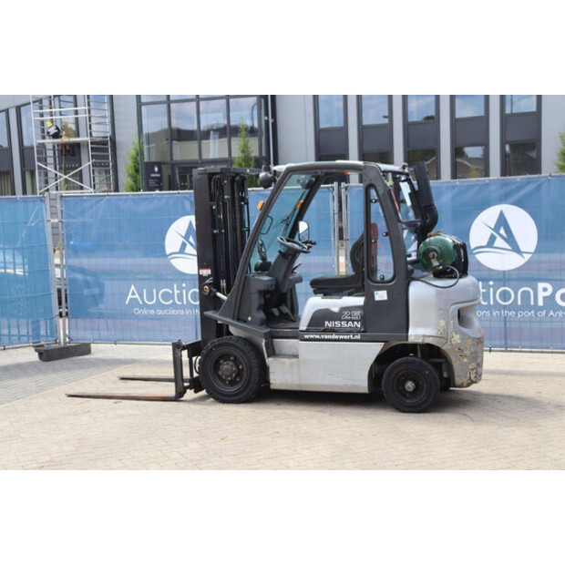 2005 نيسان UD02A25PQ-44476214