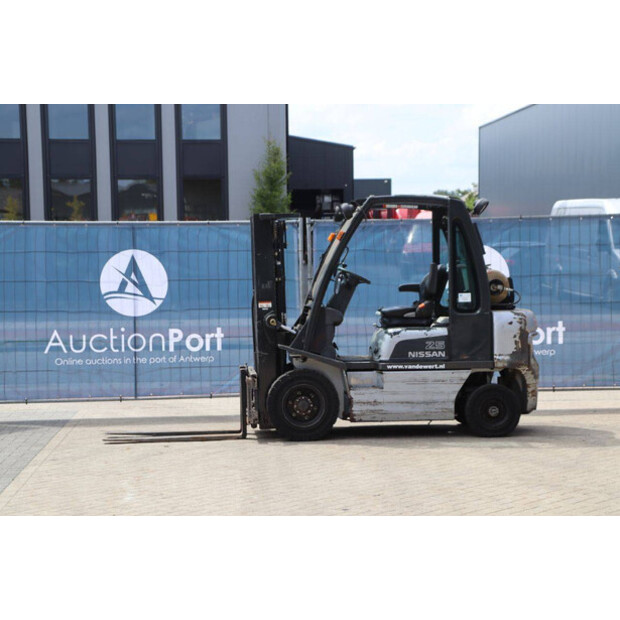 2006 NISSAN UD02A25PQ-44476249