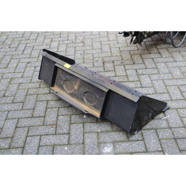 2024 سكيدستر EG380T-44476576