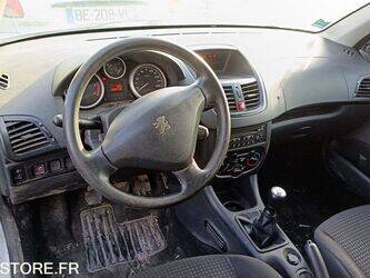 2010-peugeot-206-1397668-44489718