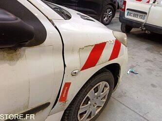 2010-peugeot-206-1397669-44489736