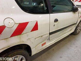2010-peugeot-206-1397669-44489745