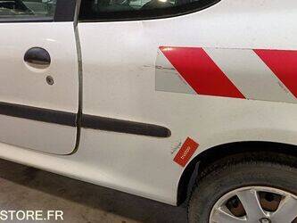 2010-peugeot-206-1397669-44489747