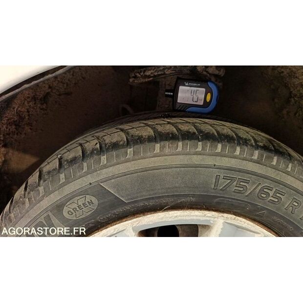 2010 Peugeot 206-44489761