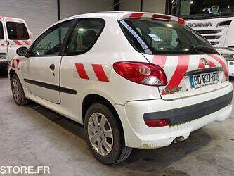 2010-peugeot-206-1397669-44489767