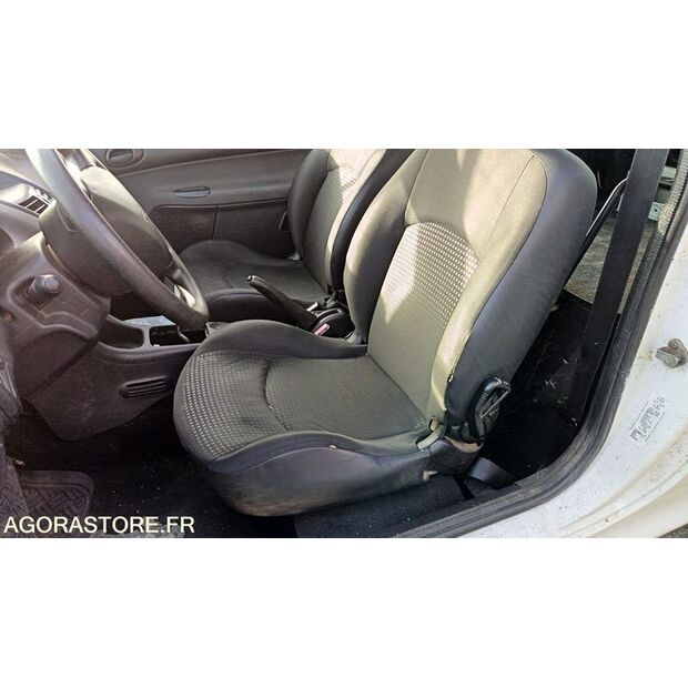 2010 Peugeot 206-44489849