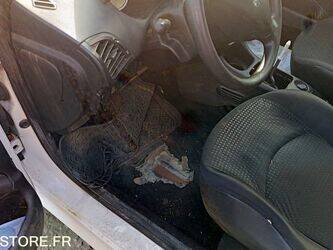 2010-peugeot-206-1397674-44489851