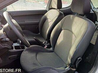 2010-peugeot-206-1397674-44489860