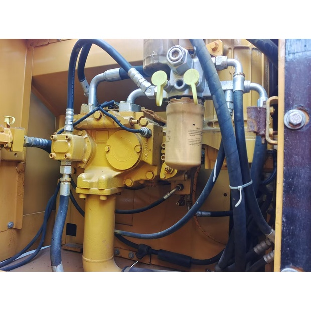 2020 Caterpillar 325D-44490626