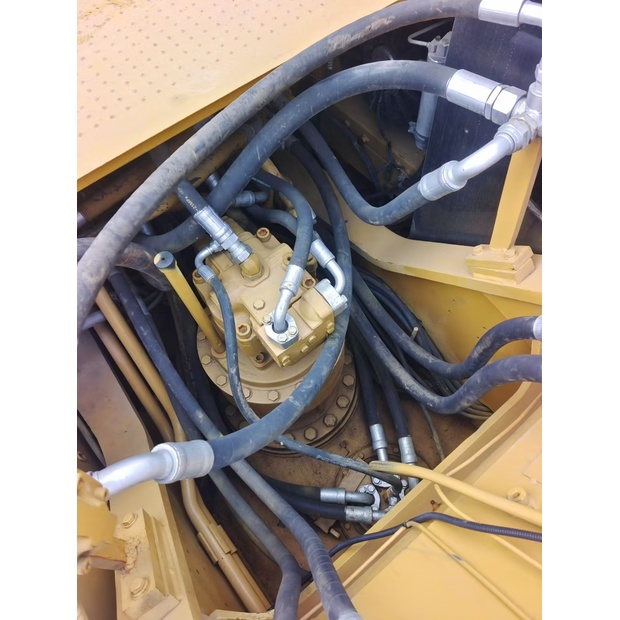 2020 Caterpillar 325D-44490628