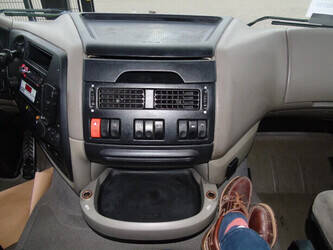 2006-daf-xf-105-410-1397703-44490948